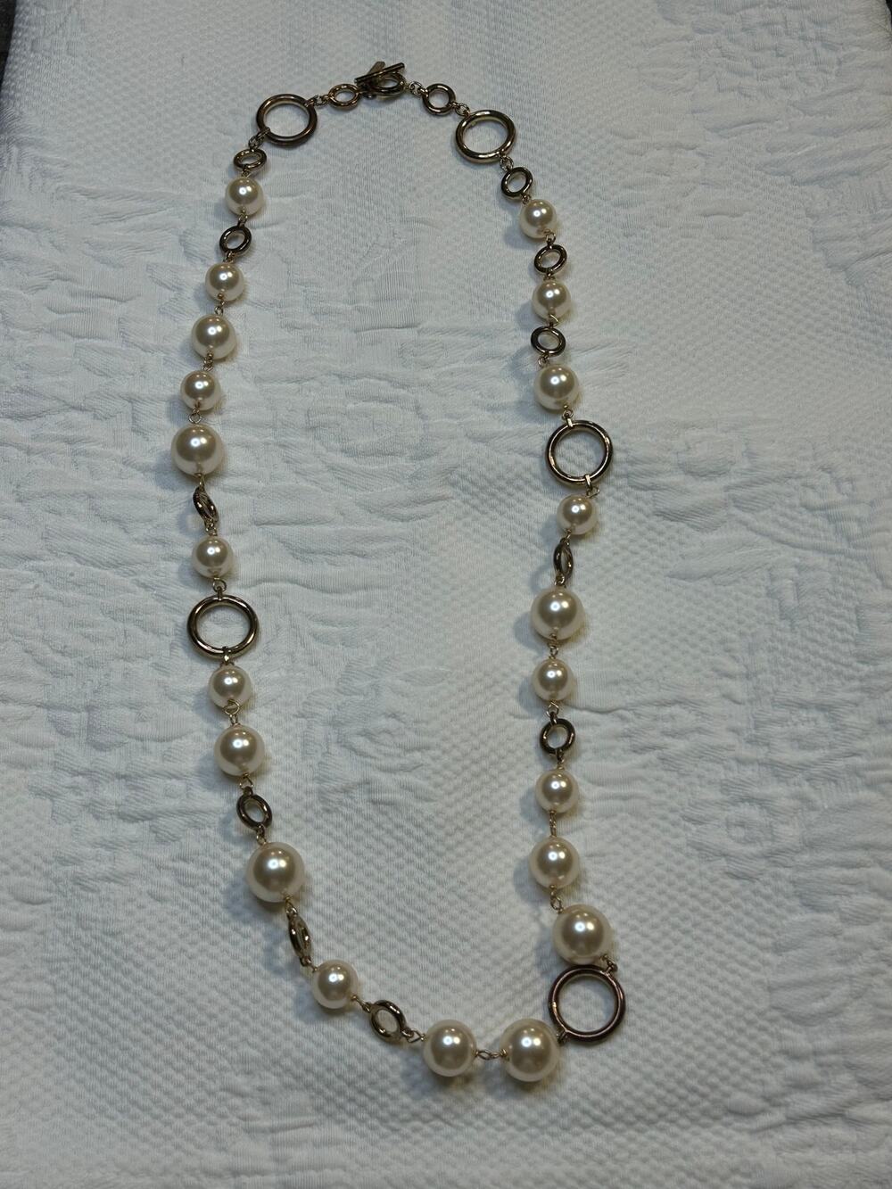 Daisy Fuentes Vintage Gold Tone & Fax Pearl Necklace